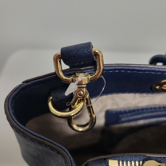 Michael Kors Cynthia Saffiano Leather Satchel. - Picture 11 of 16